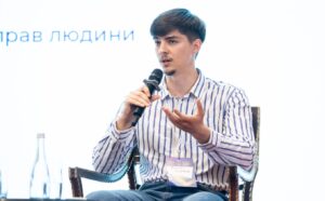Експерт РЦПЛ Микита Петровець під час панельної дискусії в межах Четвертого Міжнародного форуму Експертної мережи Кримської платформи, 03.09.2025. Фото: facebook.com/RCHR.Crimea